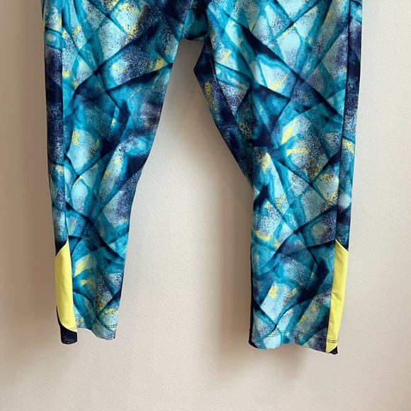 High rise Total fitness capris - Picture 3 of 10